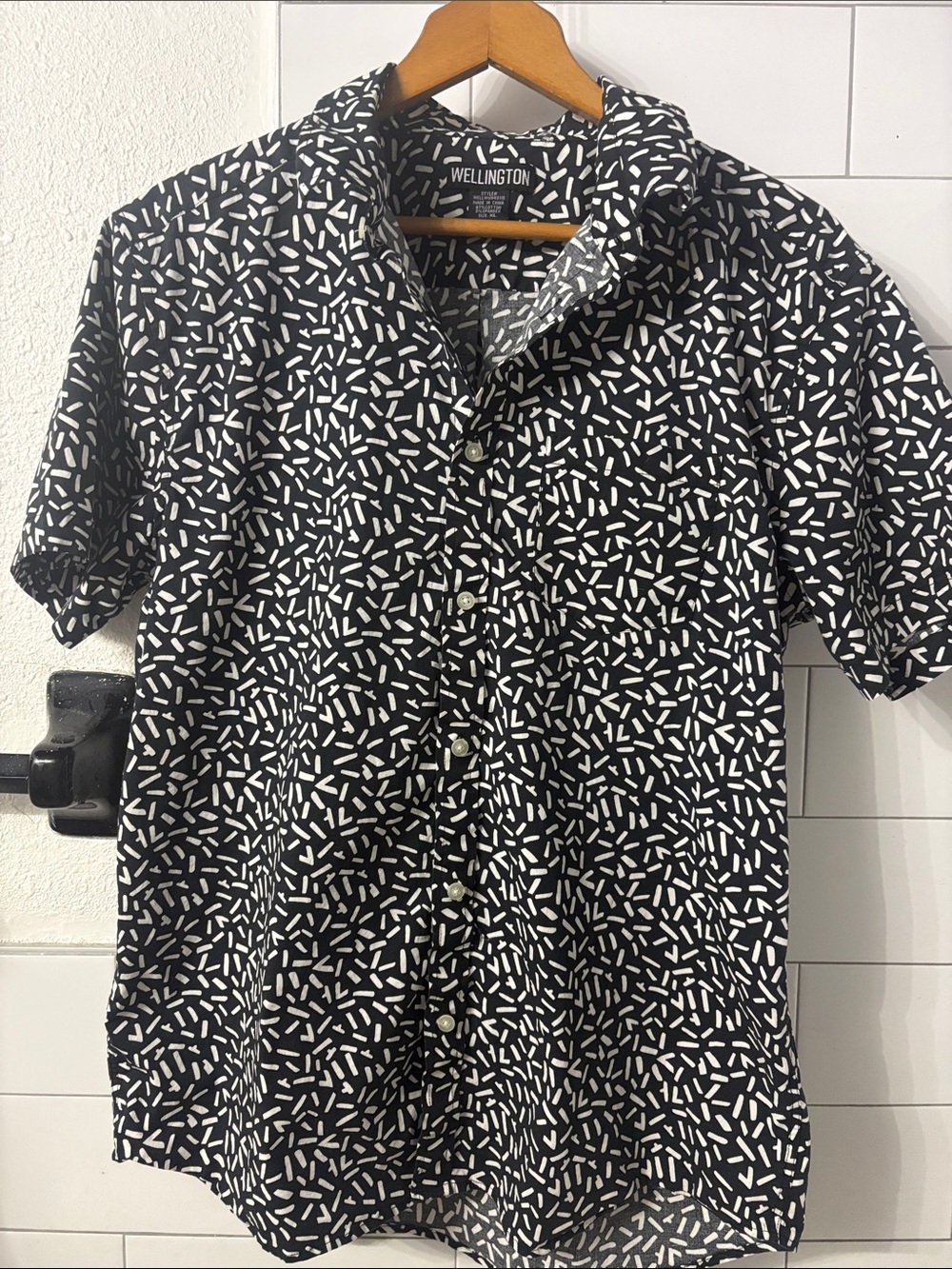 Wellington Black & White Short Sleeve Printed Button-Down Shirt